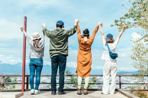 楽しむ若者